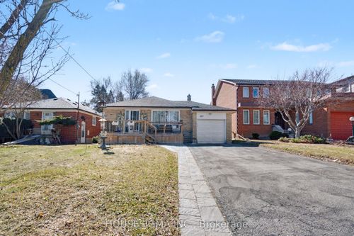 257 Olive Ave, North York, ON, M2N4P5 | Card Image
