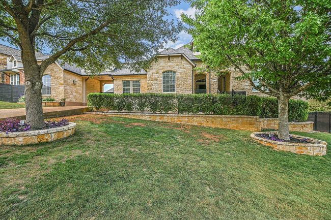 Limestone home with privately gated​​‌​​​​‌​​‌‌​‌‌​​​‌‌​​‌‌​‌​​​​​‌ drive. | Image 33
