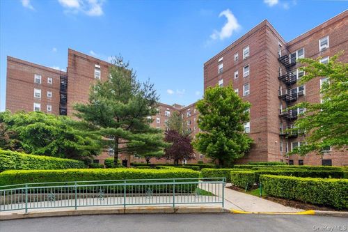 2e-5650 Netherland Avenue, New York, NY, 10471 | Card Image