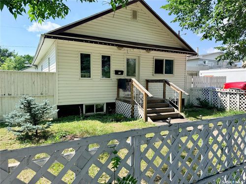 971 109th Street, North Battleford, SK, S9A2E1 | Card Image