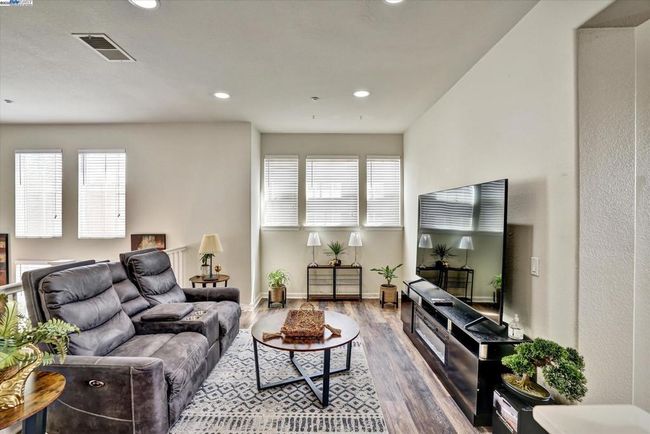 UNIT-1401 - 2878 4 Th St, Condo with 3 bedrooms, 3 bathrooms and 2 parking in Livermore CA | Image 7