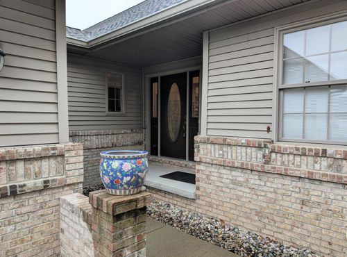 2393 Crossings Cir, Davison, MI, 48423-8659 | Card Image