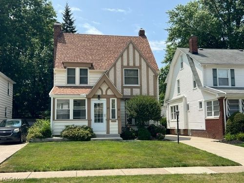 88 Sunnycliff Dr, Euclid, OH, 44123-1136 | Card Image