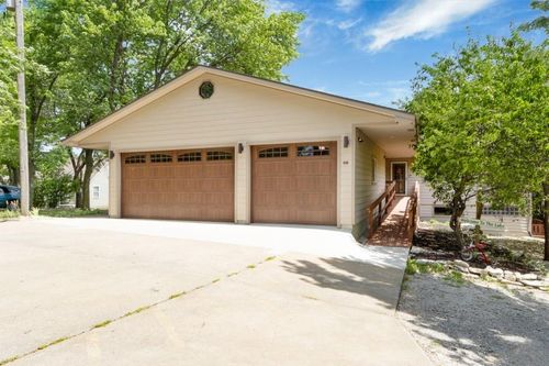284 W Flint Hills Dr, Alma, KS, 66401-8784 | Card Image