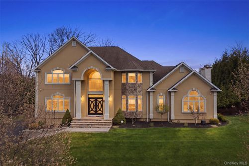 35 Greenwich Ave, Central Valley, NY, 10917-3717 | Card Image