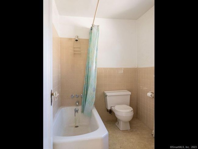 Unit 2 - Bathroom | Image 6