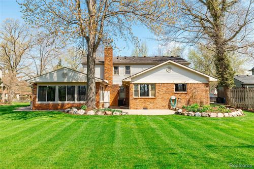 7611 Ferry Rd, Grosse Ile, MI, 48138-1595 | Card Image
