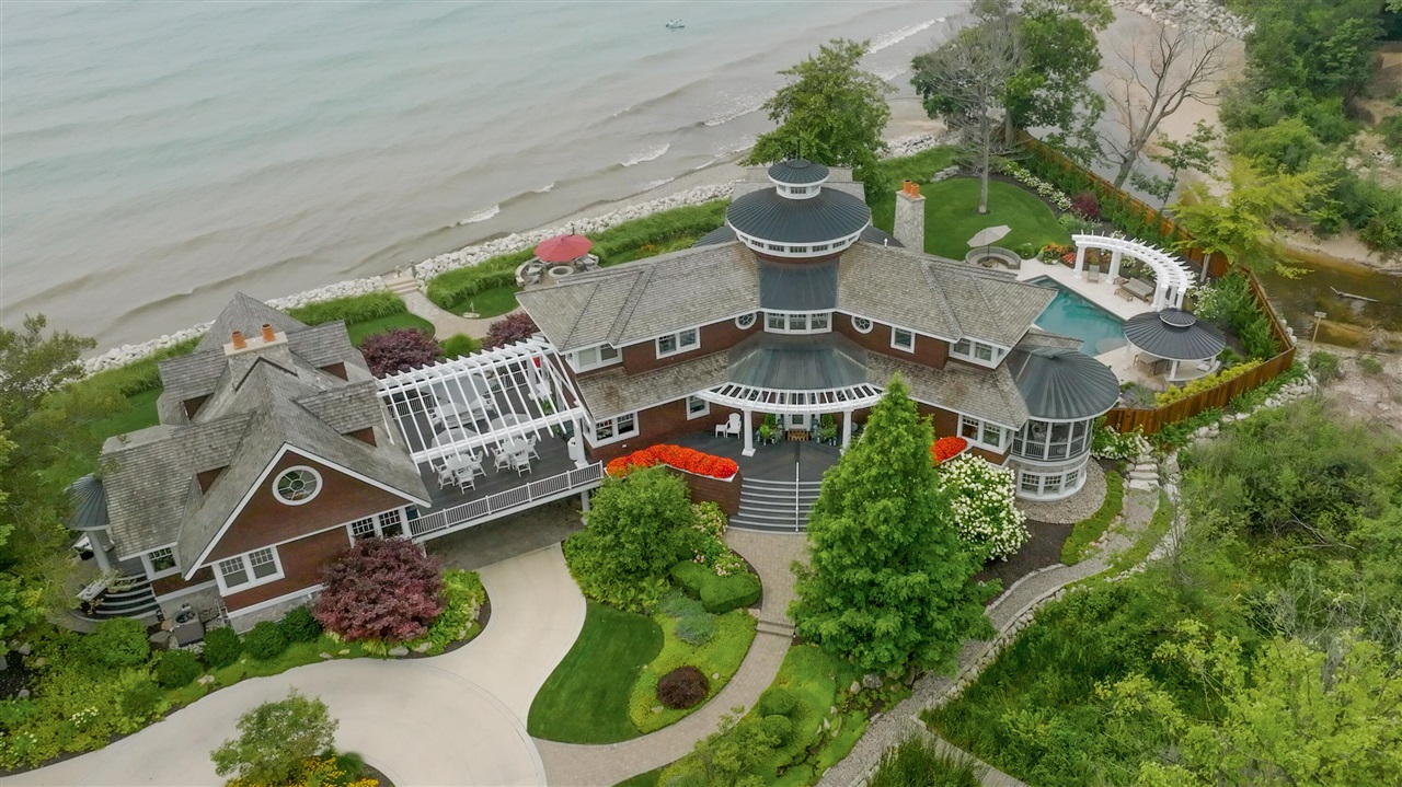 Thornhouse Ct, South Haven, MI 49090