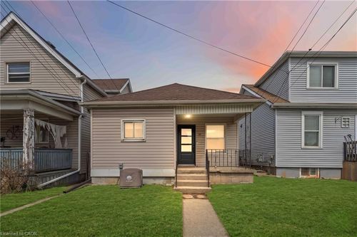 27 Edinburgh Ave, Hamilton, ON, L8H2C4 | Card Image