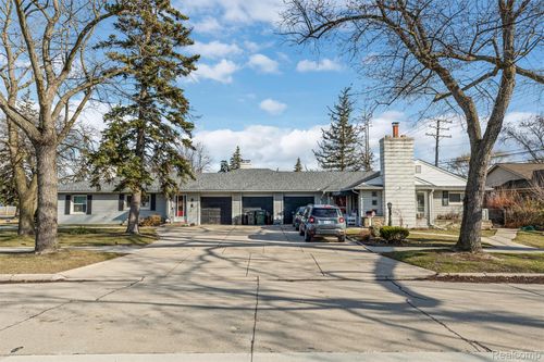 30260 Harper Ave, Saint Clair Shores, MI, 48082-1641 | Card Image