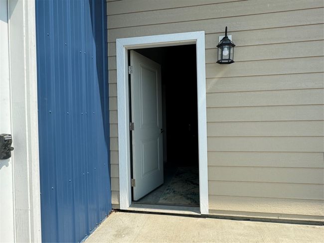 Access to breeze way into House or Shop | Image 47