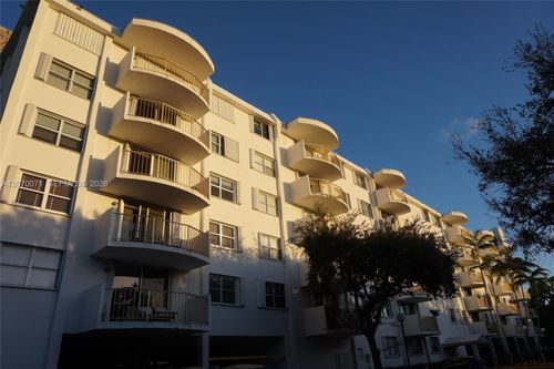 308-210 Seaview Dr, Key Biscayne, FL, 33149 | Card Image
