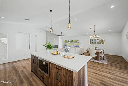6425 W Irma Ln, Glendale, AZ, 85308-6613 | Card Image