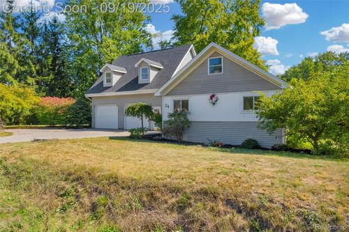 24 N Conklin Rd, Lake Orion, MI, 48362-1900 | Card Image