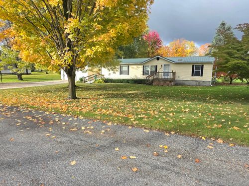 206 E 1st St, Stanton, MI, 48888-9520 | Card Image