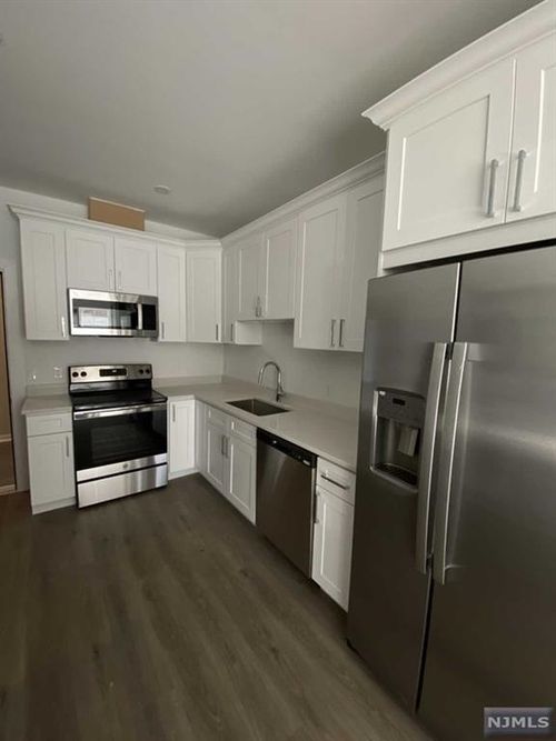 203-74 Clarendon Pl, Hackensack, NJ, 07601-3629 | Card Image