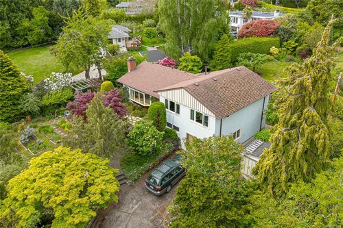 2195 Ferndale Rd, Saanich, BC, V8N2Z2 | Card Image