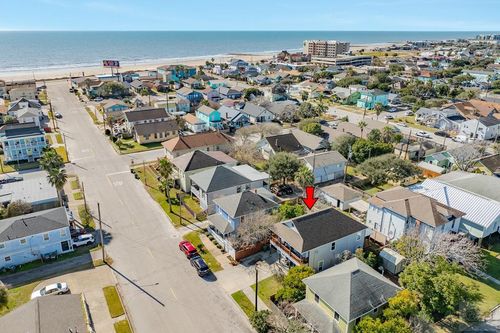 2205 30th Street, Galveston, TX, 77550 | Card Image
