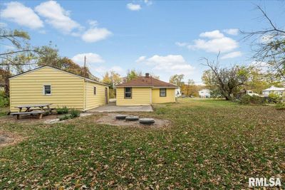 675 Island Avenue, House other with 2 bedrooms, 1 bathrooms and null parking in East Moline IL | Image 3