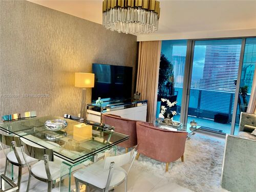 4011-200 Biscayne Boulevard Way, Miami, FL, 33131-2163 | Card Image