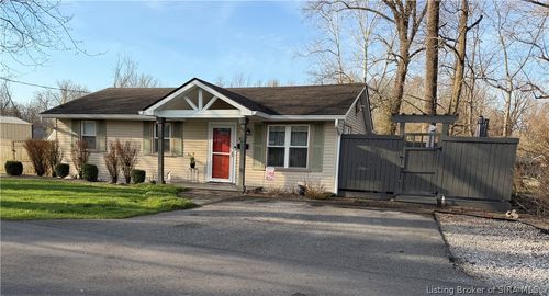 421 Miller Ave, Clarksville, IN, 47129-2553 | Card Image