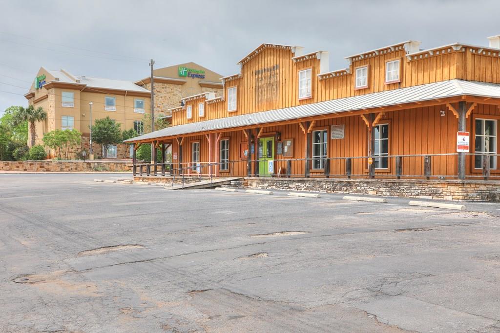 520 Granite Ave, Fredericksburg, TX 78624