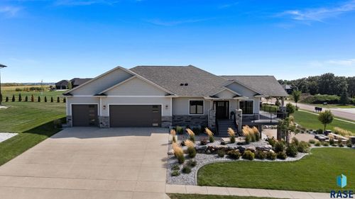 5601 E Chandler Dr, Sioux Falls, SD, 57110-6477 | Card Image