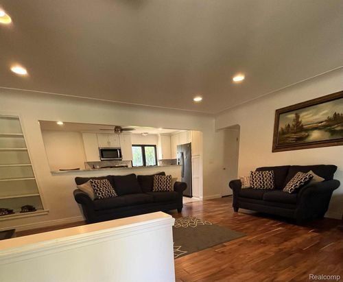 53162 Briar Dr, Shelby Township, MI, 48316-2217 | Card Image