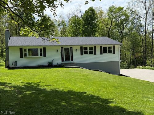 10239 Mulberry Rd, Chardon, OH, 44024-9733 | Card Image