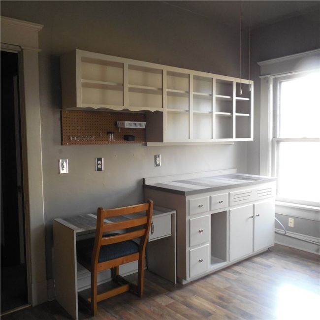 This room was used as an office & craft room | Image 32