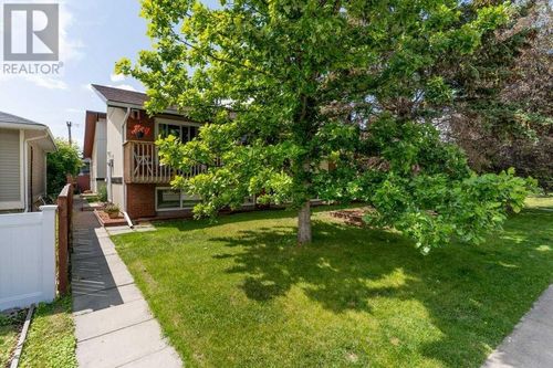 4-2015 2 Ave Nw, Calgary, AB, T2N0G6 | Card Image