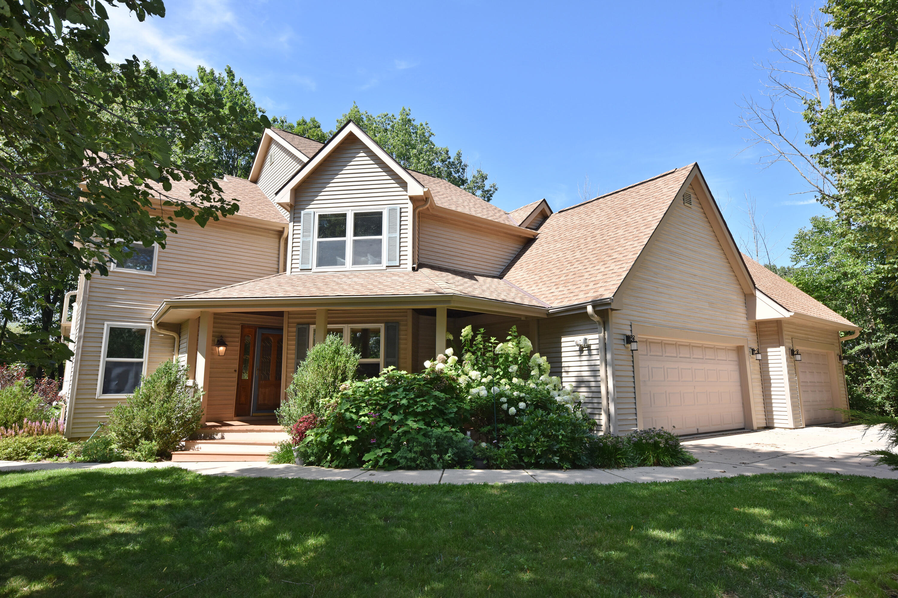 High Forest Dr, Cedarburg, WI 53012