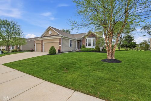 571 King Fisher Dr, Brownsburg, IN, 46112-7391 | Card Image