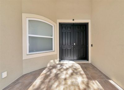 Front foyer entrance double door entrance | Image 3