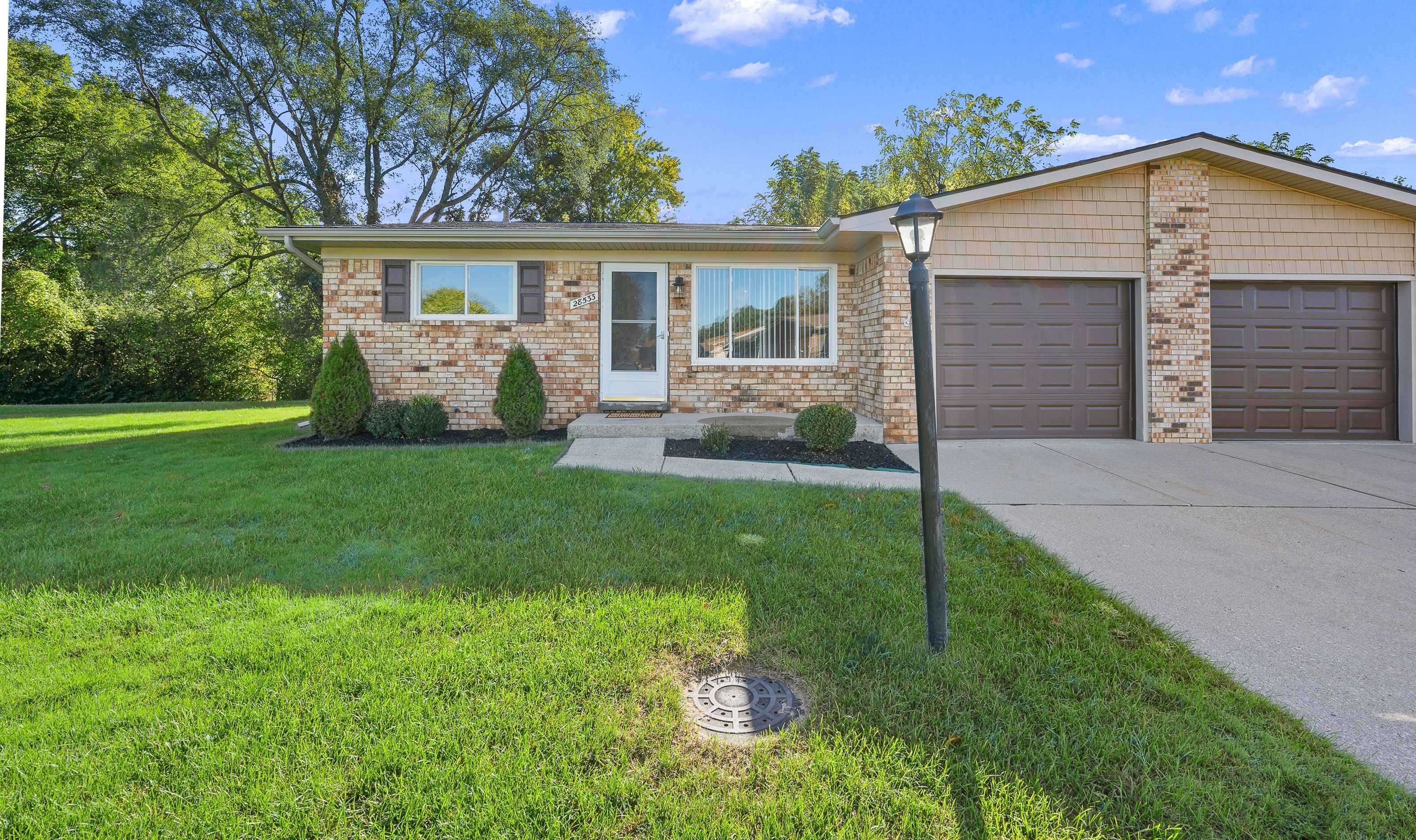 Dino Cir, Chesterfield, MI 48047