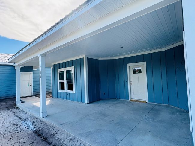 1703 St George's Ct, House other with 3 bedrooms, 2 bathrooms and 4 parking in Eastpoint FL | Image 5