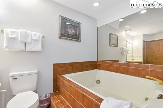 200-F - 170 Crestview Ln, Condo with 1 bedrooms, 1 bathrooms and null parking in Sugar Mountain NC | Image 12
