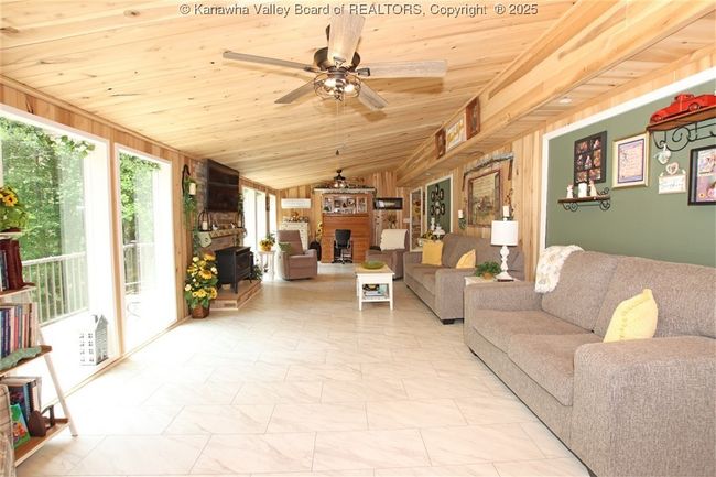 960 Grandview Rd, House other with 4 bedrooms, 3 bathrooms and null parking in Daniels WV | Image 34