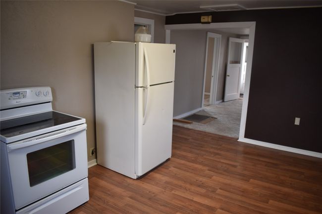Kitchen to living room | Image 8