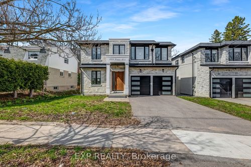 363 Penn Ave, Newmarket, ON, L3Y2S7 | Card Image