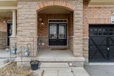 746 Sugden Terr, Home with 3 bedrooms, 3 bathrooms and 3 parking in Milton ON | Image 3