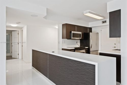 apt-204-800 Ne 195th St, Miami, FL, 33179-3434 | Card Image