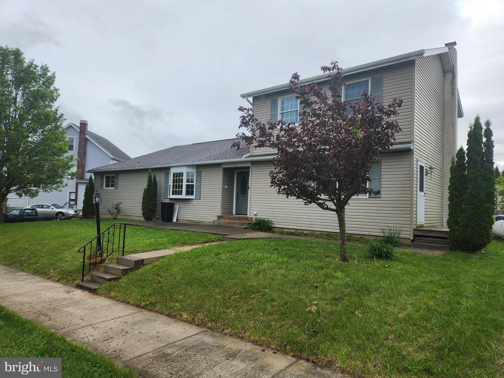Eurana Ave, Weatherly, PA 18255