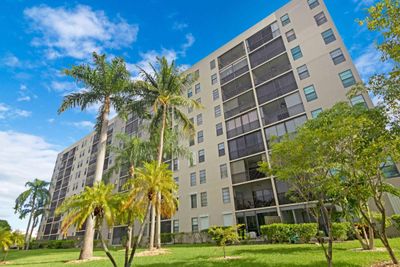 202 - 2205 S Cypress Bend Dr, Condo with 2 bedrooms, 2 bathrooms and null parking in Pompano Beach FL | Image 3