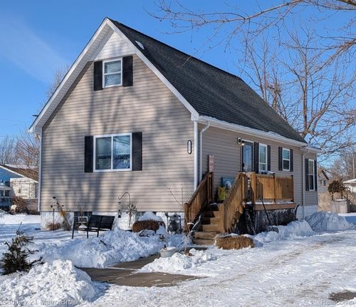 226 Bell St, Marine City, MI, 48039-1713 | Card Image