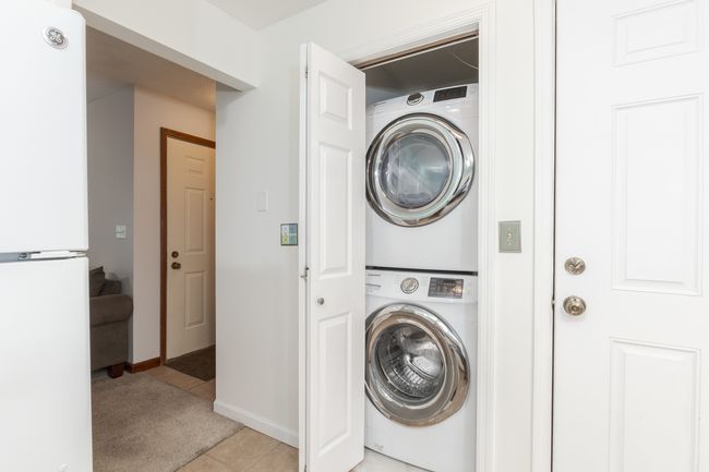 APT-20 - 109 Urban St, Home with 2 bedrooms, 1 bathrooms and 1 parking in Bloomington IL | Image 7