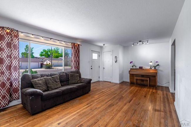 1611 Englewood Dr, House other with 3 bedrooms, 2 bathrooms and 1 parking in Pueblo CO | Image 4