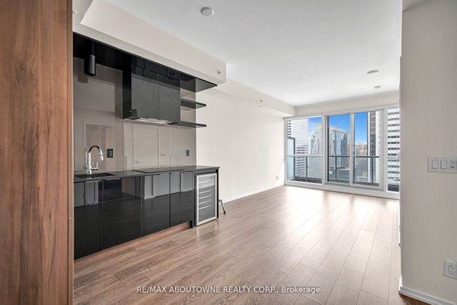 5210 - 70 Temperance St, Condo with 1 bedrooms, 1 bathrooms and null parking in Toronto ON | Image 4