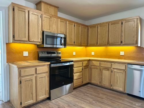 408 Walnut St, Nezperce, ID, 83543 | Card Image