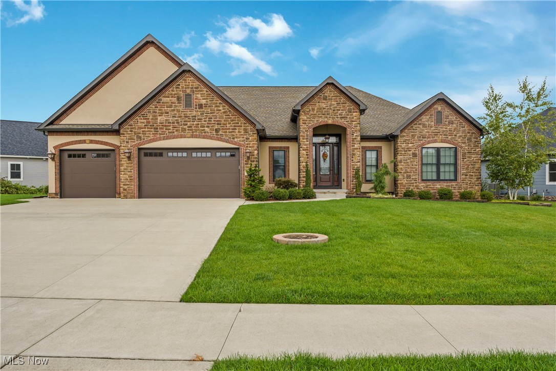Pickforde Dr, North Canton, OH 44720